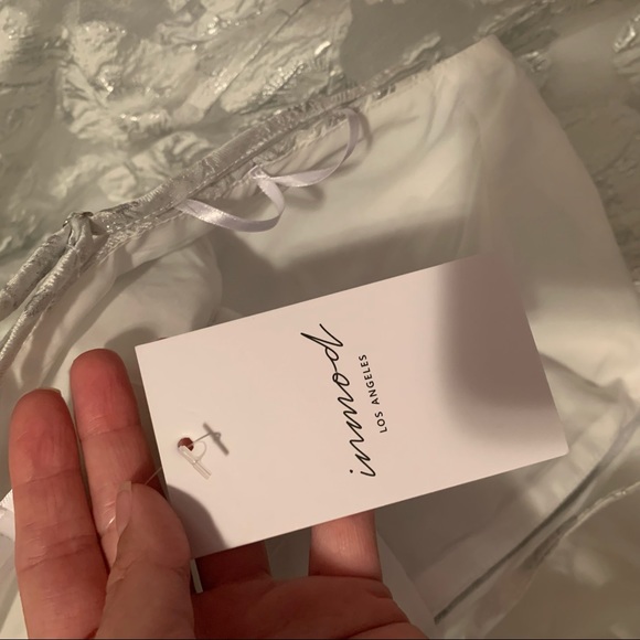 Inmod white/silver jacquard gown - Picture 6 of 7